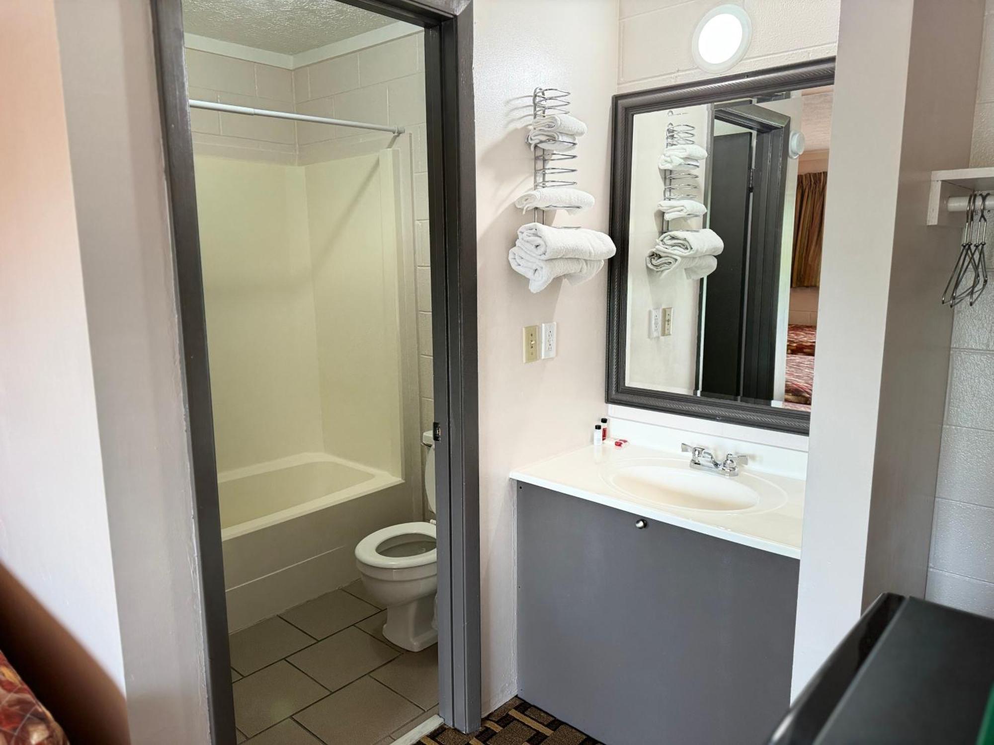 Economy Inn Кроссвилл Экстерьер фото